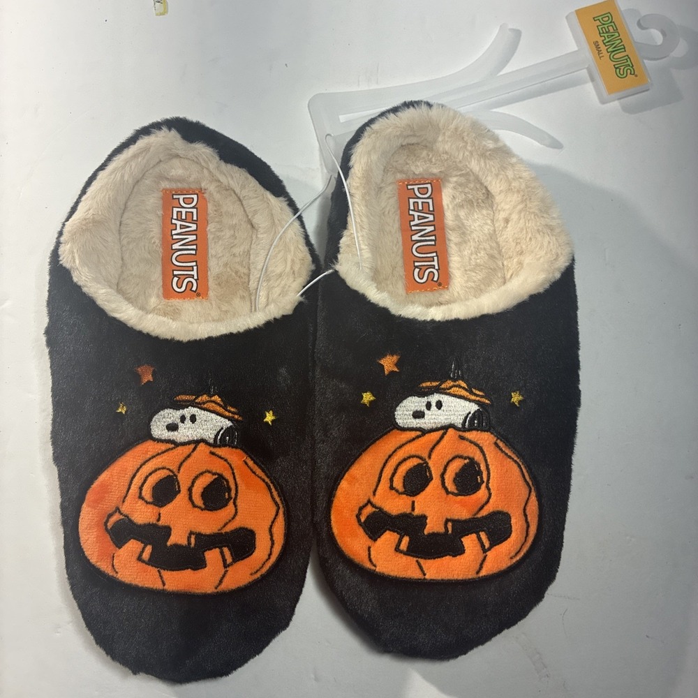Peanuts Snoopy Halloween Slippers Women's Small Black Pumpkin Plush Faux Fur NWT
